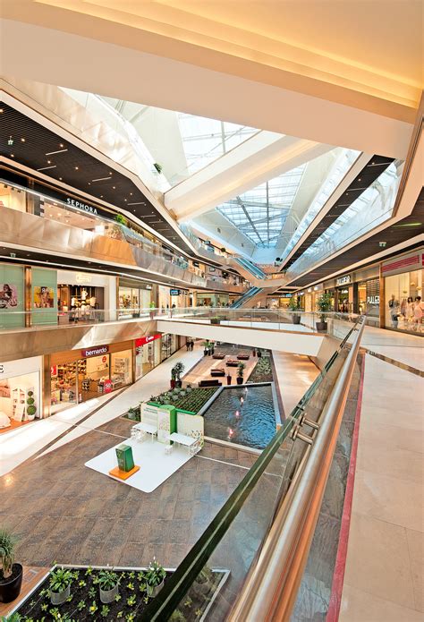 Pin By Reyna Romero On Architecture And Interiors Shopping Mall