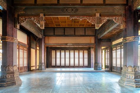 중국 진한 시대 고대 건물의 내부 프리미엄 사진