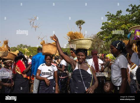 Senegal Casamance Ziguinchor District Women Of The Diola Ethnic