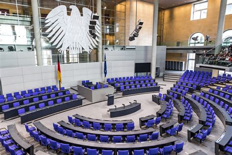 Die aufgaben des bundestags beschränken sich bei weitem nicht auf die gesetzgebung. Tourismuswirtschaft mit Studie zur Branchenrelevanz im Bundestag: Tageskarte