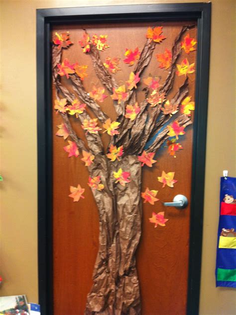 Here are a bunch of fun fall door decorations for the classroom! Our tree of thanks. My preschool class told us what they are thankful for this Thanksgiving. We ...