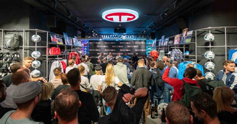 In unserem blog halten wir sie auf. 11teamsports schickt Fortuna Düsseldorf mit Adidas aufs ...