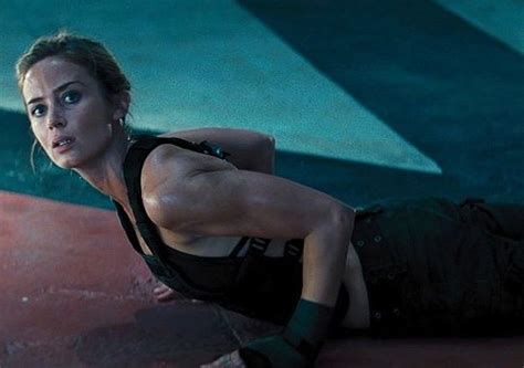 Emily Blunt Edge Of Tomorrow I Want To Have A Tone Body Like Her In This Movie