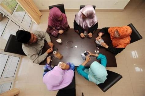 qanun poligami aceh mengapa poligami perlu diatur pemerintah daerah bbc news indonesia
