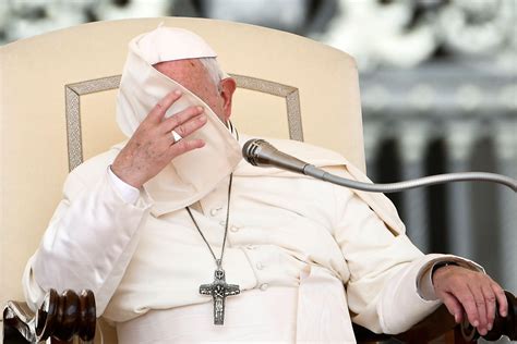 Best Photo Of The Week Pope Francis Wardrobe Malfunctions