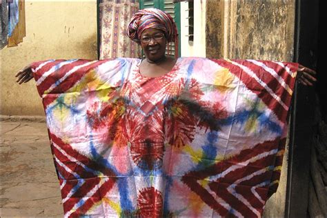 A Traditional Mali Outfit African Fabric Traditional Outfits Mali Clothing