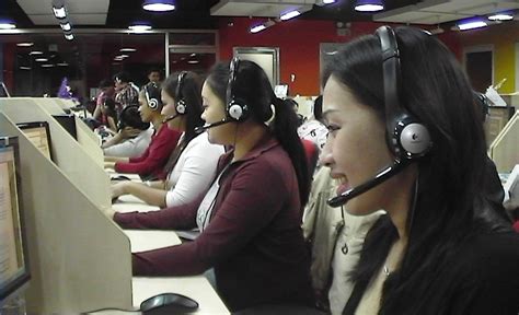 philippines tops global ranking for bpo with 500 000 english speaking college graduates per year