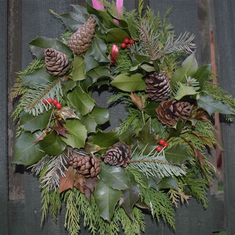 Traditional Fresh Christmas Wreaths Two Styles 1 Christmas Trees