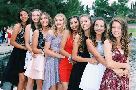 Pin By Sydneyy On Friend Goals Prom Photoshoot Prom Picture