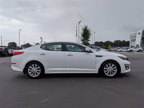 There are 256 reviews for the 2015 kia optima, click through to see what your fellow consumers are saying. Pre-Owned 2015 Kia Optima EX FWD 4dr Car