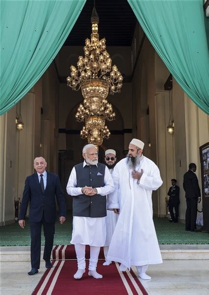prime minister narendra modi visits 11th century al hakim mosque in egypt see visuals oneindia
