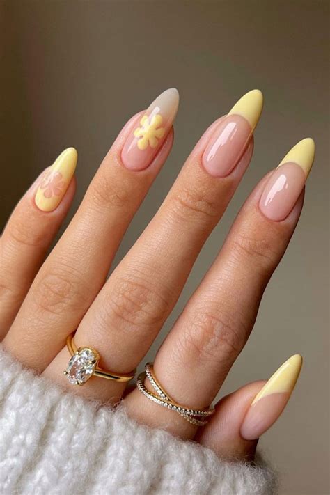 30 Cute Ways To Wear Pastel Nails Pastel Yellow French Tip Daisy