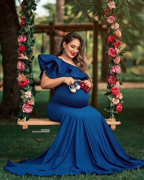 Maternity Photoshoot Outfit Ideas For Couples Engagement Shoot Spring