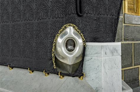 Look Never Seen Before Photos Capture Holy Kaabahs Black Stone In Stunning Detail News