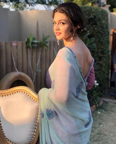Zara Noor Abbas Beautiful Pakistani Actress Photos In 2020 Desi Girl