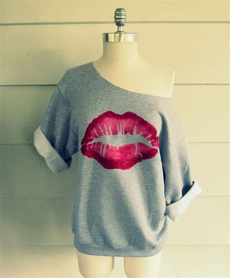 Wobisobi Kiss Me Lip Sweatshirt Diy