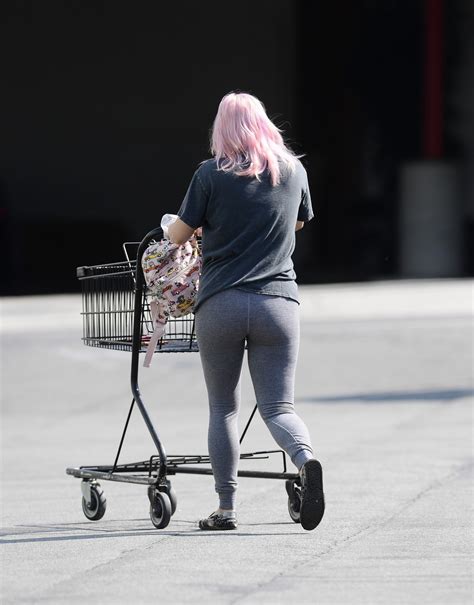 Ariel Winter Went Shopping Without Panties And Bra 24 Photos The