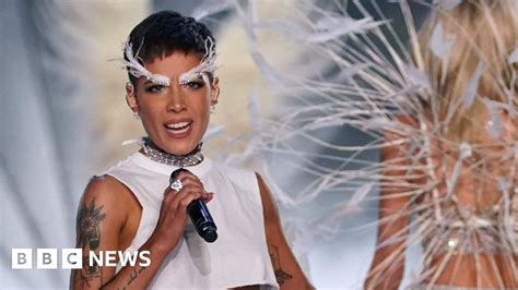 Halsey Criticises Victorias Secret Over Transgender Comments Bbc News