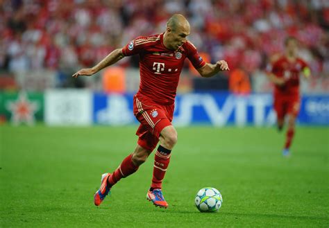 Official twitter profile of arjen robben. Arjen Robben - Arjen Robben Photos - FC Bayern Muenchen v ...