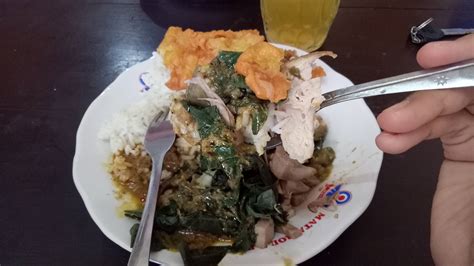 Hm…pedas sekali, sepertinya balado lele asam pedas ini. Nasi Padang Minangsari Jogja, Kuliner Legendaris Penolak ...