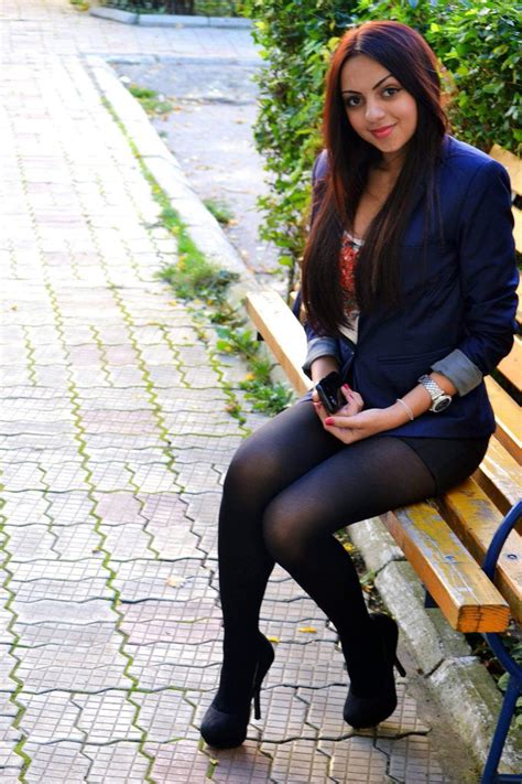 Amateur Pantyhose On Twitter Sitting On The Bench In Heels And Opaque Pantyhose