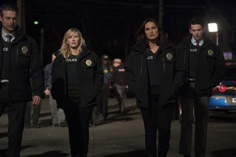 Law And Order Svu Season 17 Episode 14 Recap Nationwide Manhunt
