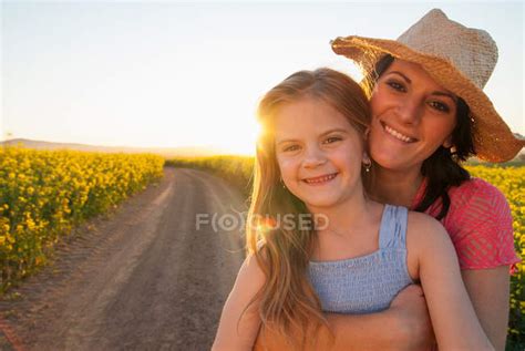 Mother And Daughter Hugging On Dirt Road — Field Portrait Stock