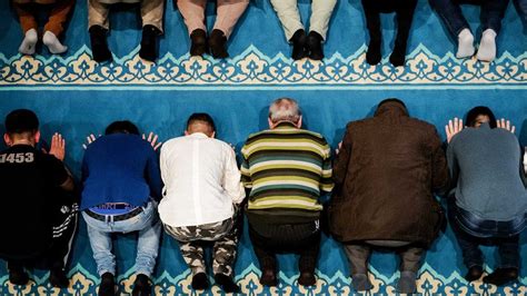 In Pictures Muslims Around The World Mark First Day Of Ramadan Bbc News