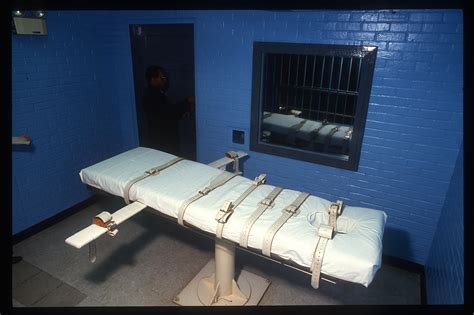 New Us Law Makes Death Row Inmates Choose Electric Chair Or Firing