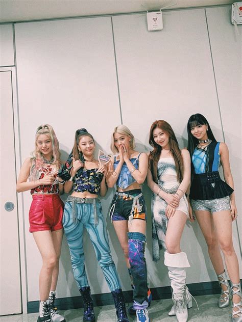 Itzy On Twitter Itzy Outfits Itzy Outfit Kpop Girls