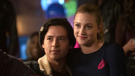 Lili Reinhart And Cole Sprouse On Betty And Jugheads Relationship In