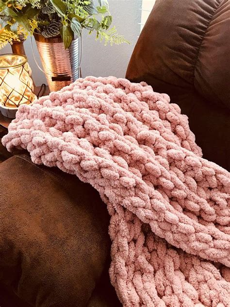 how to make a blanket with thick yarn by hand goknitiinyourhat