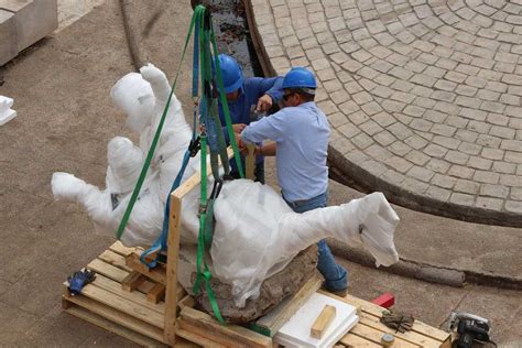 La leyenda de la pincoya: Emblemática escultura de la población "La Pincoya" será restaurada | Artes y Cultura | BioBioChile