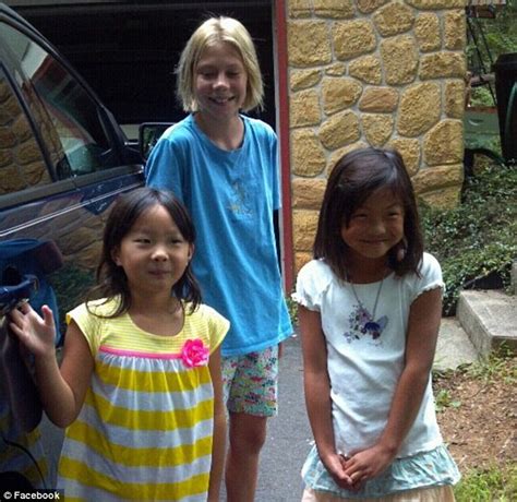 Chinese Twins Separated At Birth And Adopted By 2 American Families Reunited Daily Mail Online