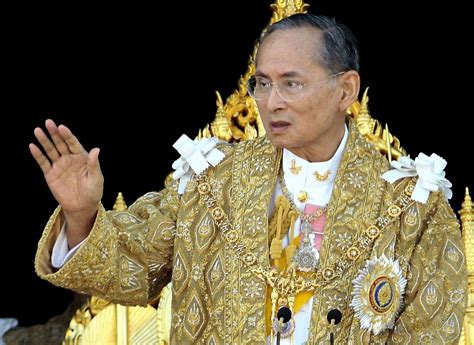 The current king of thailand, maha vachiralongkorn, with a fortune of 56 billion euros, is considered one of the richest monarchs in the world. O rei da Tailândia morreu, teme-se que o país derrape para ...