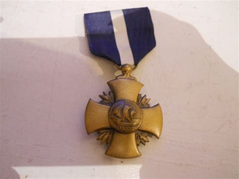 Vintage Us Military Issue Navy Cross Medal Etsy Navy Cross