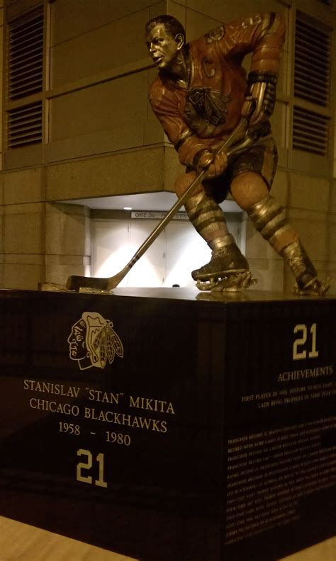 The Stan Mikita Statue Outside The United Center In Chicago Chicago Movie Chicago Map Chicago