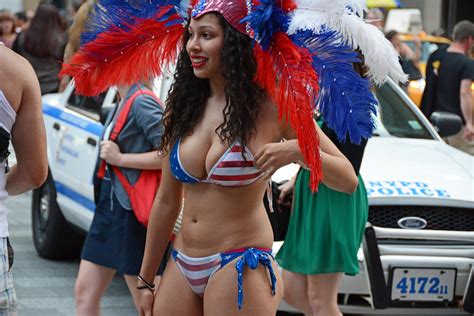 Women In Times Square In Nyc Wearing Only Body Paint Phot Flickr