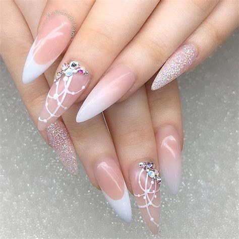 Pin By Mussi Verfar On Nails Nails Design With Rhinestones Almond