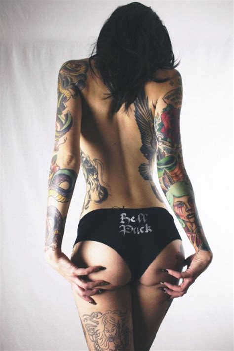 Sexy Girls With Tattoos Are A Work Of Art 30 Pics