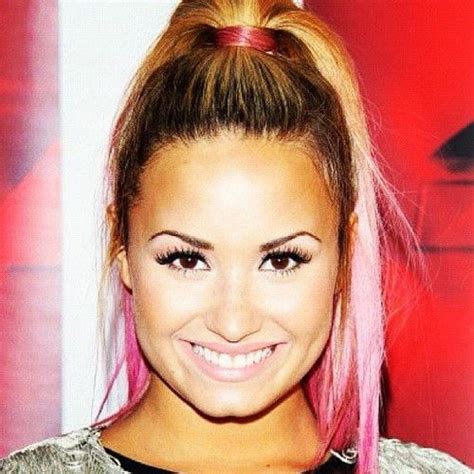 Pin By Melissa Costa On Demi 3 Demi Lovato Hair Pink Ombre Hair