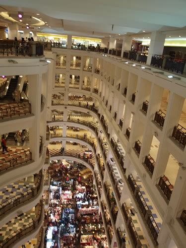 If you are planning to visit malaysia for shopping purpose, try to plan your visit some of the kuala lumpur, petaling jaya and klang shopping center alternatives are : Kuala Lumpur - Hotel, Einkaufen, China Town und Twin ...