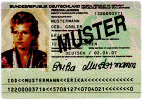 Der personalausweis oder die identitätskarte ist ein von staatlichen stellen ausgegebenes dokument zur identifikation einer person (identitätsnachweis) in form eines amtlichen lichtbildausweises. Max Mustermann