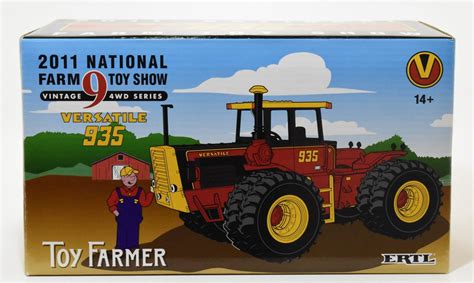 132 Versatile 935 4wd Tractor W Duals Toy Farmer Show Edition