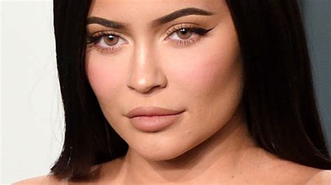Kylie Jenners Makeup Artist Reveals How To Achieve An Airbrushed