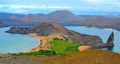 The galápagos islands, part of the republic of ecuador, are an archipelago of volcanic islands distributed on either side of the equator in the pacific ocean surrounding the centre of the western hemisphere. Galapagos Islands National Park Rules - The Sustainable Travel