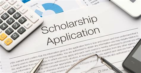 20 Scholarships For Left Handed People To Apply For In 2023