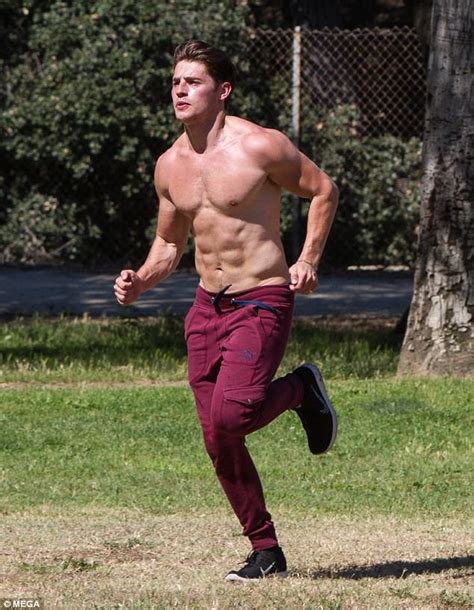 Gregg Sulkin Shows Off Ripped Torso As He Works Out In La Daily Mail