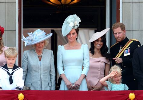 See The Moment Meghan And Kate Perfectly Curtsy To The Queen On The