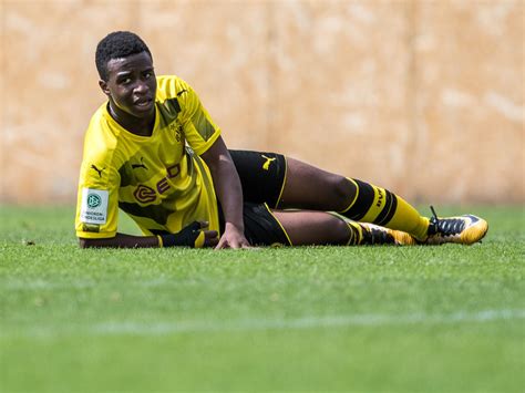 Wie alt ist youssoufa moukoko? B-Junioren Bundesliga West » News » Ricken: Moukoko ist ...